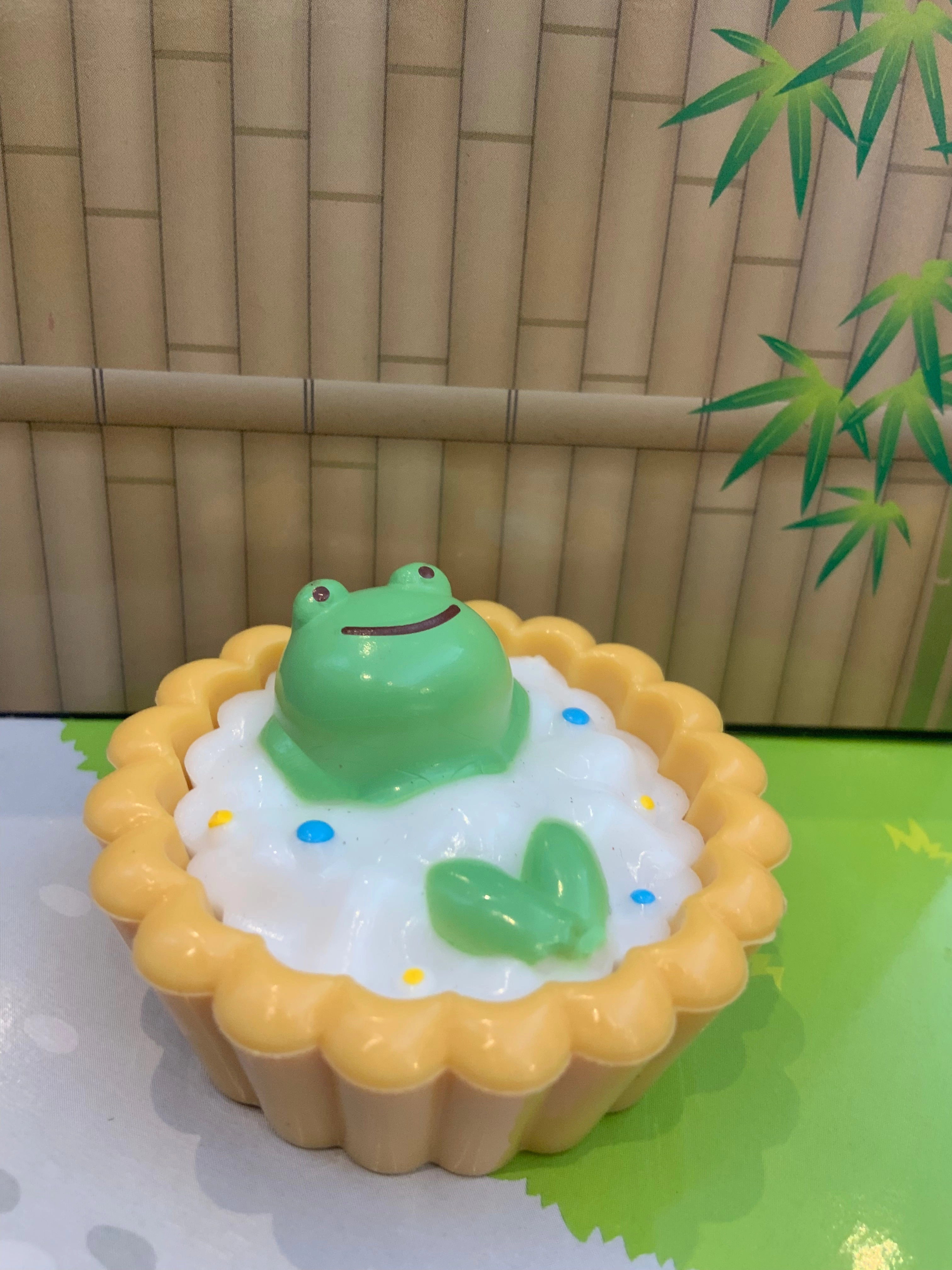 Special Edition Collectors Item Bear and Frog Onsen Tart Figure 6 Pieces Set (In-stock)