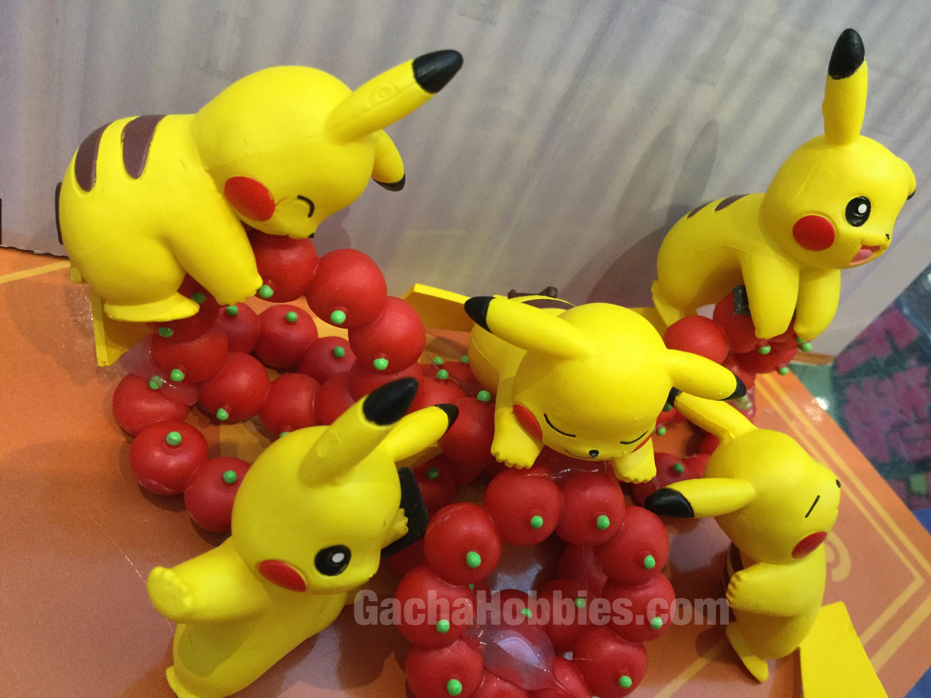 Pokemon Holiday Pikachu Figure Set 5 Pieces (In-stock) Superhero Sculpture Robot Sculpture