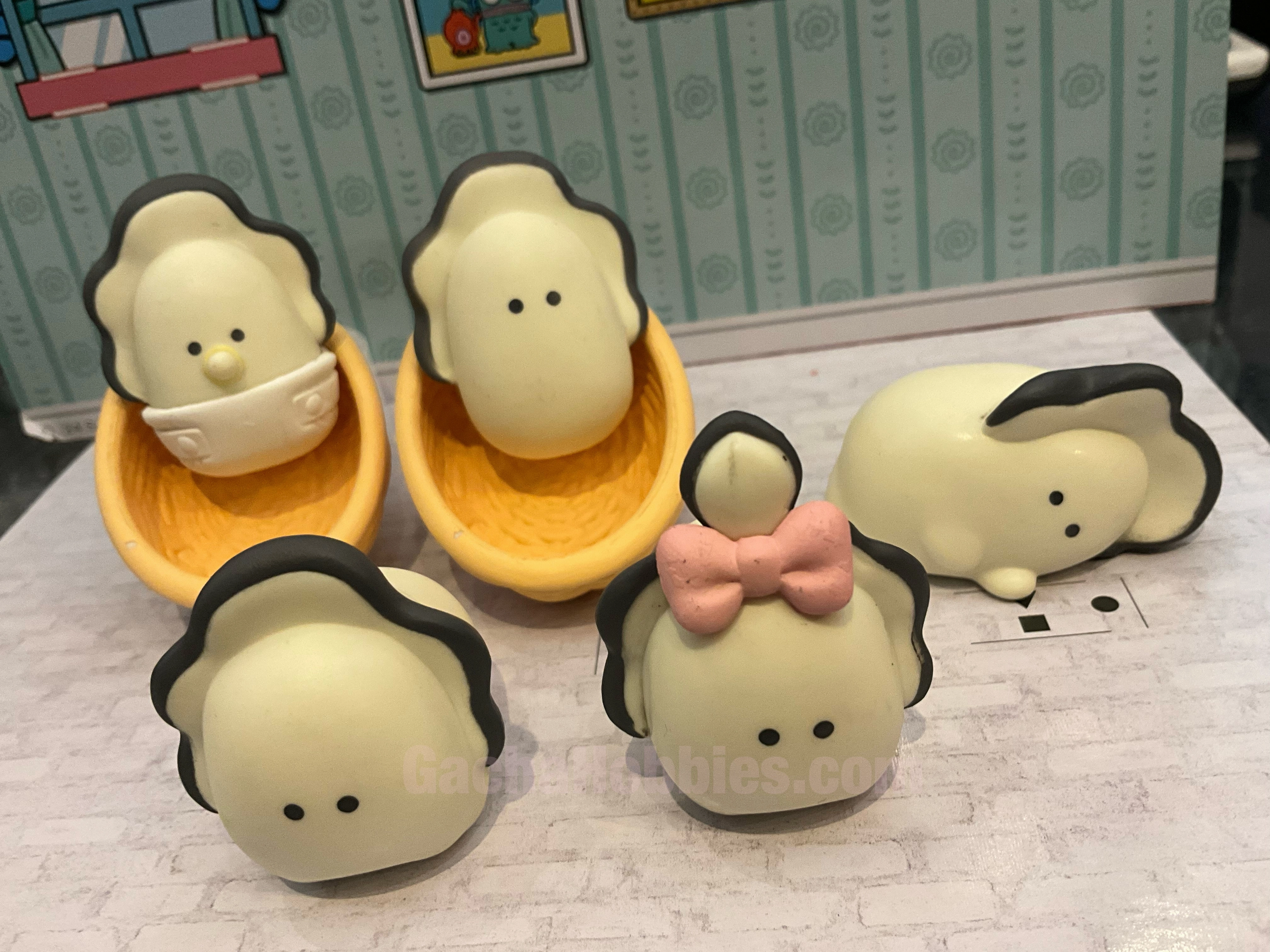 YELL Round Eyes Baby Oysters Small Figure 5 Pieces Set (In-stock) Art Hobby