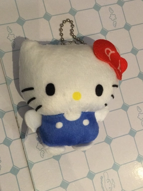 Small Group Sanrio Characters Hello Kitty Classic Small Plush Keychain (In-stock)